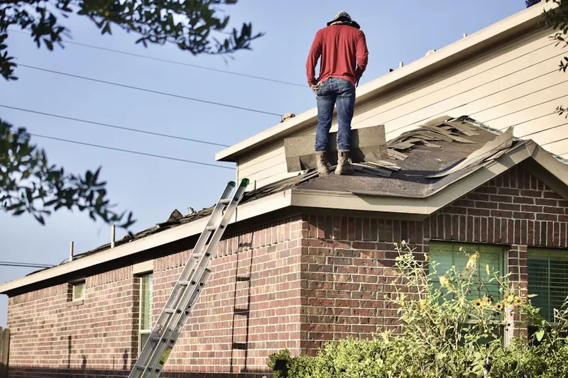 Professional roofer working on a residential roof in Coey